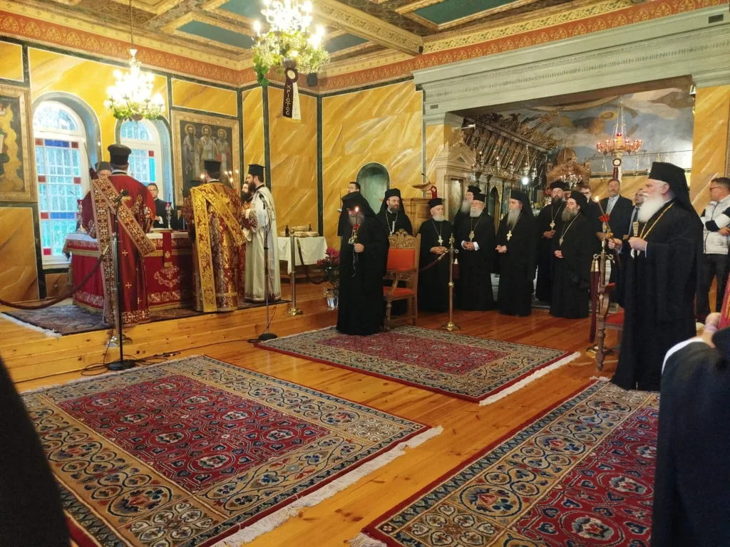 Αίγιο: Με λαμπρότητα και πλήθος πιστών η πανήγυρη της Παναγίας Τρυπητής ΦΩΤΟ