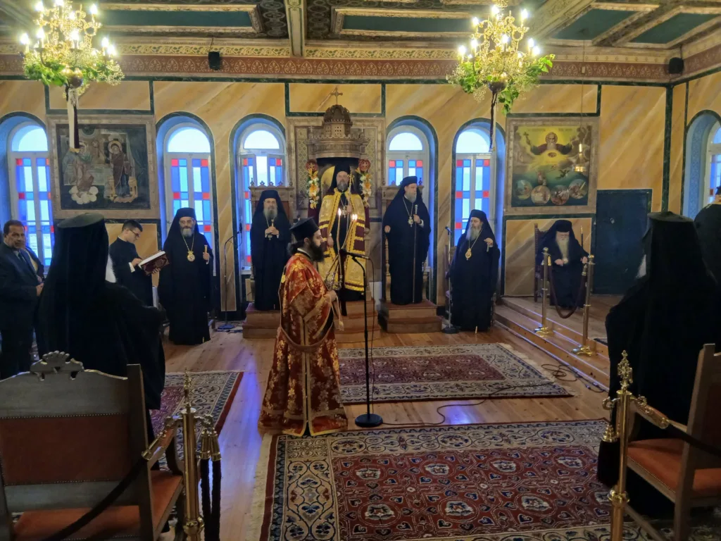 Αίγιο: Με λαμπρότητα και πλήθος πιστών η πανήγυρη της Παναγίας Τρυπητής ΦΩΤΟ