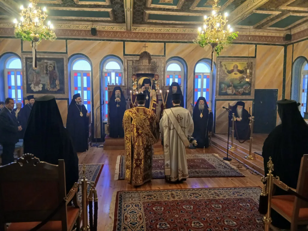 Αίγιο: Με λαμπρότητα και πλήθος πιστών η πανήγυρη της Παναγίας Τρυπητής ΦΩΤΟ