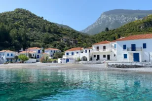 Βρήκαμε τις 10 κορυφαίες παραλίες της Πελοποννήσου