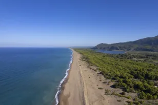 Hλεία: Από 6 έγιναν 5 οι «απάτητες παραλίες» με τη νέα ΚΥΑ