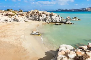 Πάρος: Η Ολομέλεια του ΣτΕ θα κρίνει την ανέγερση τουριστικής κατασκήνωσης πολυτελούς διαβίωσης στις Κολυμπήθρες