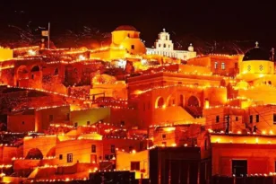 Σαντορίνη: Το Πάσχα της κατάνυξης και του φωτός