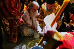 Κατάνυξη στα Ιεροσόλυμα: Η Τελετή του Νιπτήρος από τον Πατριάρχη Θεόφιλο στον Πανάγιο Τάφο