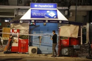 Εξάρχεια: Παραδόθηκε ο 24χρονος που μαχαίρωσε υπάλληλο περιπτέρου κατά τη διάρκεια ληστείας