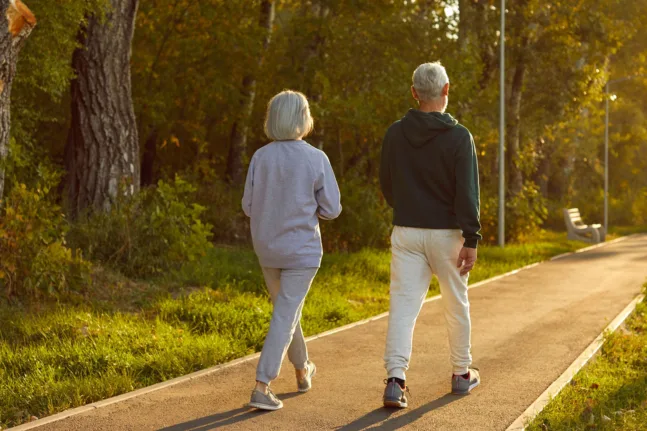 Αν μάθετε να περπατάτε σαν Ιάπωνας, τότε θα βελτιώστε την υγεία σας μόλις σε 30 λεπτά