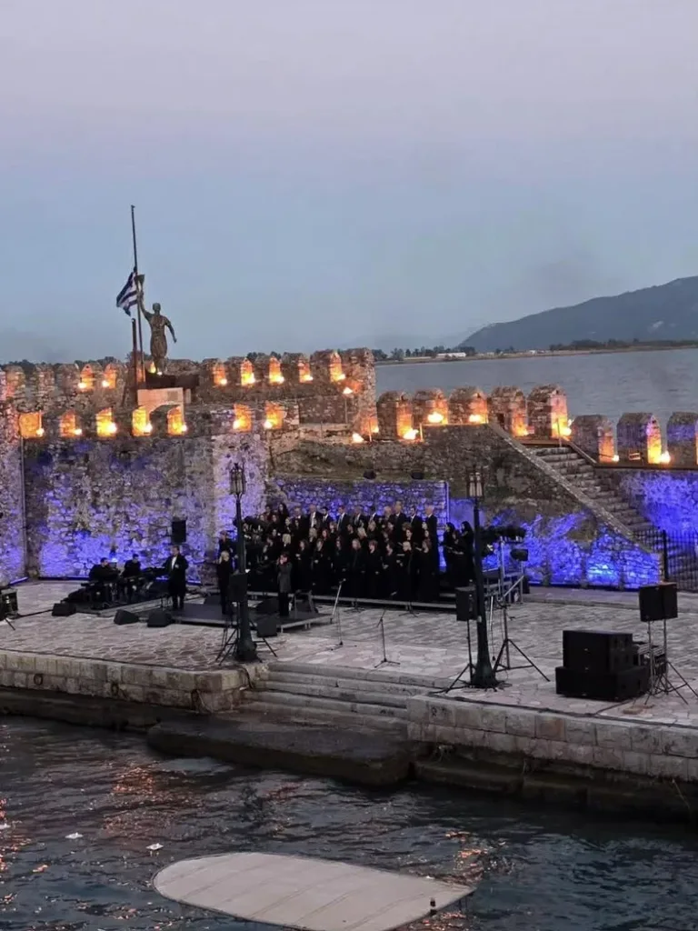 Ναύπακτος: Ο Λευτέρης Πετρούνιας και η Βασιλική Μιλλούση πέρασαν οικογενειακά το Πάσχα στην πόλη ΦΩΤΟ