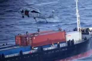 Αμερικανοί πεζοναύτες έκαναν ρεσάλτο σε εμπορικό πλοίο μεταφοράς κοντέινερ στην Αραβική Θάλασσα