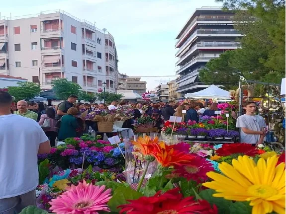 Πάτρα: Πρωτομαγιά με λουλούδια, χορό και μουσικές στις πλατείες