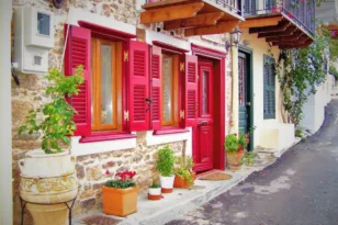 Πρωτομαγιά 2026: Κοντινές αποδράσεις για ένα ανοιξιάτικο διάλειμμα εκτός πόλης