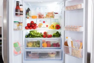 Η τοποθέτηση τροφίμων στην πόρτα του ψυγείου δεν είναι απλή υπόθεση, τι πρέπει να προσέξετε