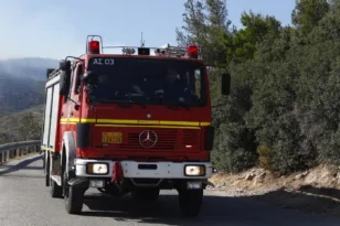 Φωτιά στην Πάρνηθα κάτω από το καζίνο – Διακόπηκε η κυκλοφορία από το τελεφερίκ