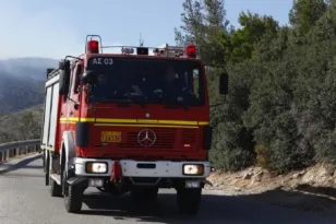 Πάρνηθα: Αυτοκίνητο έπεσε σε γκρεμό στη Λεωφόρο Πάρνηθος – Επιχείρηση απεγκλωβισμού από την Πυροσβεστική