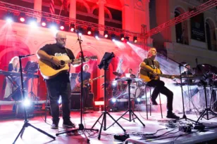 Εξωστρέφεια για την Πάτρα και μέσω τραγουδιού: Από Κότσιρα έως Πορτοκάλογλου