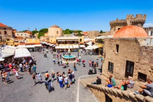 Ελλάδα: Το ταξίδι στον χρόνο με τις παλιές πόλεις, εκεί που η ιστορία συναντά τη ρομαντική ατμόσφαιρα