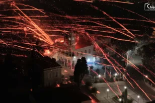 Χίος: Μαγευτικές εικόνες στο Βροντάδο, χιλιάδες ρουκέτες την Ανάσταση