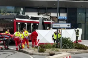 Σάλτσμπουργκ: Τρόλεϊ μπούκαρε σε σούπερ μάρκετ και σκόρπισε τον πανικό, ένας νεκρός και 7 τραυματίες
