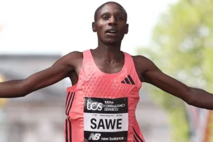 Ποιος είναι ο Σάουε που έσπασε το φράγμα των δύο ωρών στον Μαραθώνιο