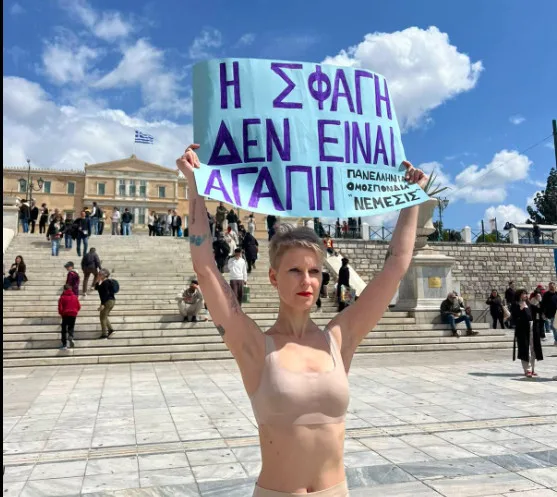 Συμβολική διαμαρτυρία vegan ακτιβιστών στο Σύνταγμα ενόψει Πάσχα