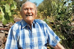 Ο Ικαριώτης που του έδωσαν μήνες ζωής και έζησε δεκαετίες – Η ιστορία του Σταμάτη Μωραΐτη