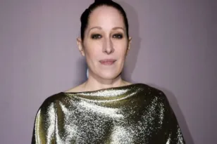 Η Κόρα Καρβούνη μιλά για τις αντιδράσεις που προκάλεσε ο ρόλος της στο “Αυτή η νύχτα μένει”