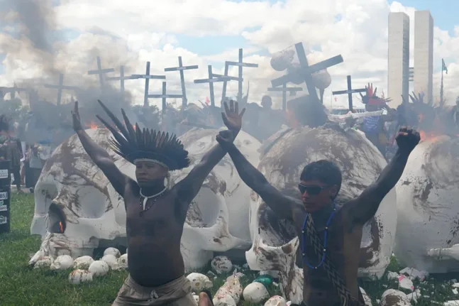 Βραζιλία: Χιλιάδες αυτόχθονες βγήκαν στους δρόμους για τη γη τους και τον Αμαζόνιο