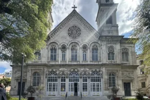 Κωνσταντινούπολη: Κατανυκτική η Πρώτη Ανάσταση στον Ιερό Ναό της Αγίας Τριάδας