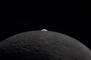 Αστροναύτης της NASA κατέγραψε «γήινη δύση» πίσω από τη Σελήνη σε ιστορική αποστολή