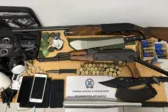 Αίγιο: Μετά τον τσακωμό σε καφετέρια, βρήκαν καλάσνικοφ στο σπίτι του δράστη - Μία σύλληψη, πέντε συνεργοί