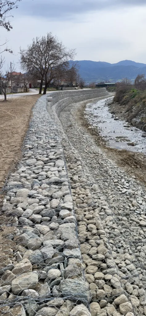 Νέες φωτογραφίες από τα Τέμπη στο φως – Καταγγελίες για αλλοίωση του χώρου της τραγωδίας