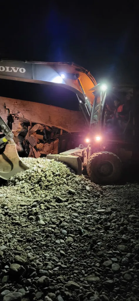 Νέες φωτογραφίες από τα Τέμπη στο φως – Καταγγελίες για αλλοίωση του χώρου της τραγωδίας