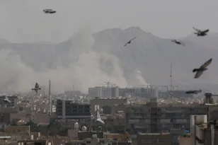 Φλέγεται η Μέση Ανατολή: Αλεάπαλληλα πληγματα στη Τεχεράνη, 8 νεκροί από το χτύπημα κεντρικής γέφυρας