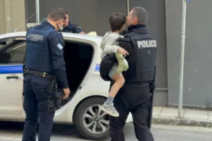 Θεσσαλονίκη: Αναβλήθηκε η δίκη της 25χρονης μητέρας – Ελεύθερη μέχρι αύριο