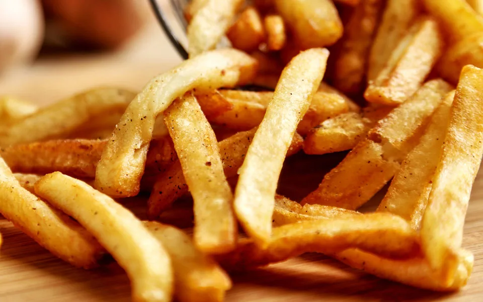 Εγκέφαλος: 7 τροφές και ποτά που κάθε νευροχειρουργός αποφεύγει συστηματικά