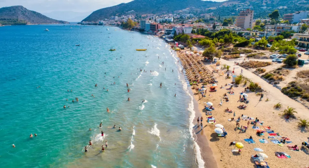 Βρήκαμε τις 10 κορυφαίες παραλίες της Πελοποννήσου Βρήκαμε τις 10 κορυφαίες παραλίες της Πελοποννήσου