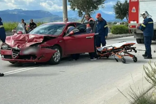 Ναύπλιο: Σοβαρό τροχαίο με τραυματισμό οδηγού αυτοκινήτου