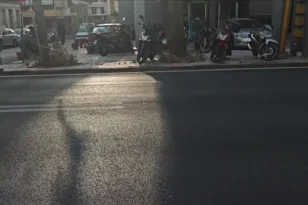 Μεγάλου κυβισμού μηχανή παρέσυρε και εγκατέλειψε ανήλικη στη Λιοσίων