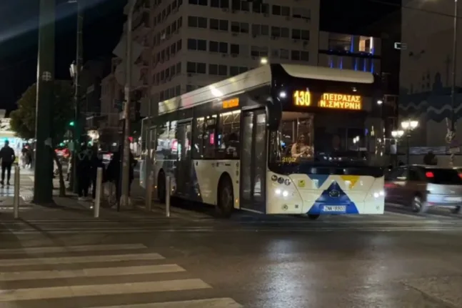 Πειραιάς: Μάχη για τη ζωή δίνει 17χρονος μετά από παράσυρση από λεωφορείο