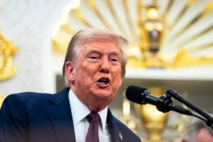 Τραμπ για Ιράν: «Οι συνομιλίες πάνε καλά, δεν μας εκβιάζουν με τα Στενά του Ορμούζ»