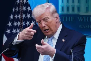 Τραμπ προς Ιράν: «Επρεπε εδώ και 47 χρόνια να σας είχαν τελειώσει οι προηγούμενοι από εμένα»