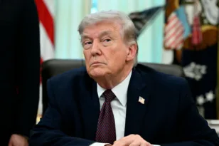 Τραμπ: «Μπορεί να επιτευχθεί συμφωνία με το Ιράν έως αύριο – αλλιώς σκέφτομαι να τα ανατινάξω όλα»