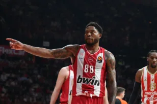 Ο Ολυμπιακός προσφεύγει στο ΑΣΕΑΔ για την τιμωρία του Τζόουνς