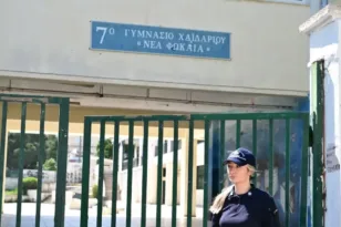 «Σε κλάσματα δευτερολέπτου γλίστρησε προς τα πίσω» μαρτυρία για την 13χρονη μαθήτρια που έπεσε από τον 1ο όροφο