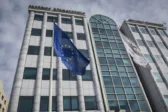 Χρηματιστήριο Αθηνών: Απότομη προσγείωση μετά το ράλι, βαρίδι η κρίση στη Μέση Ανατολή