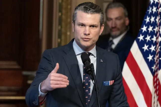 Νέα προειδοποίηση Χέγκσεθ στο Ιράν: «Ελέγχουμε το Ορμούζ, είμαστε έτοιμοι να χτυπήσουμε ξανά»