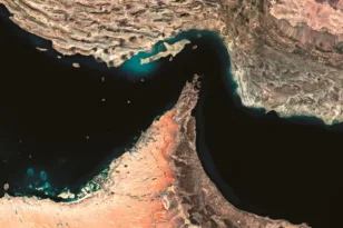 Το τελευταίο 24ωρο τουλάχιστον 5 πλοία πέρασαν από τα Στενά του Ορμούζ