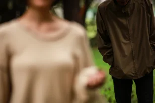 Θεσσαλονίκη: Καταδικάστηκε νεαρός που παρακολουθούσε δύο μήνες την πρώην του και την παρακαλούσε να τα ξαναβρούν