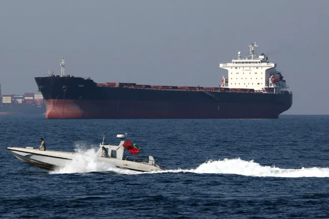 Ιρανικό τάνκερ πέρασε από το Ορμούζ, λέει το Fars – Διαφορετική εικόνα δίνουν οι ΗΠΑ