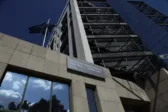 Ένταση έξω από το ΥΠΕΝ: Προκηρύξεις κατά των αιολικών και σκληρή απάντηση του υπουργείου