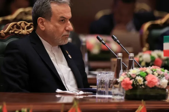 Ιράν: «Αντιφατικά μηνύματα» από τις ΗΠΑ βλέπει ο Αραγτσί για τις διαπραγματεύσεις